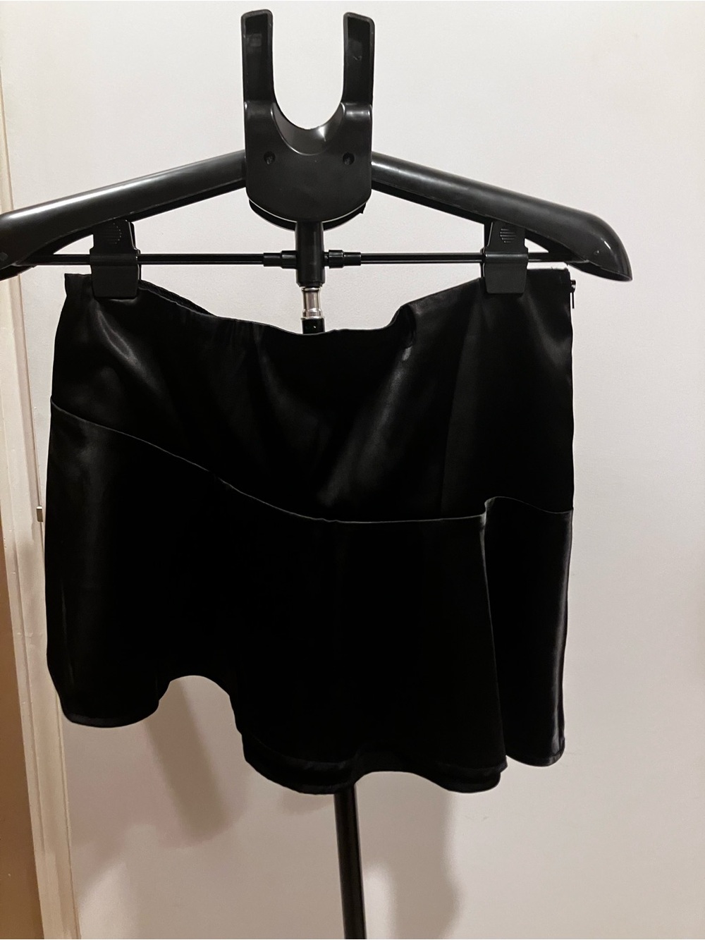 Windsor Black Satin Asymmetric High Waist Mini Skirt Size Large L Night Out - Picture 2 of 7